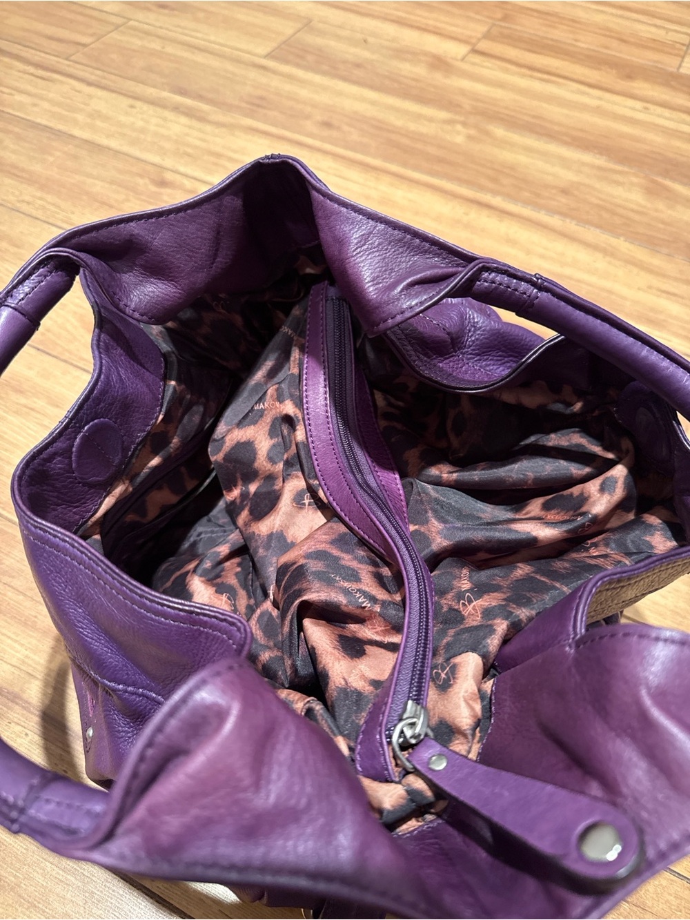 B. Makowsky Purple Pebbled Leather Hobo Bag Leopard Print Lining Y2K - Picture 8 of 9